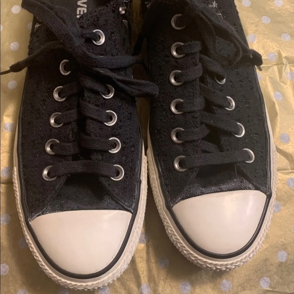 Black Converse Lo Tops - Picture 1 of 4